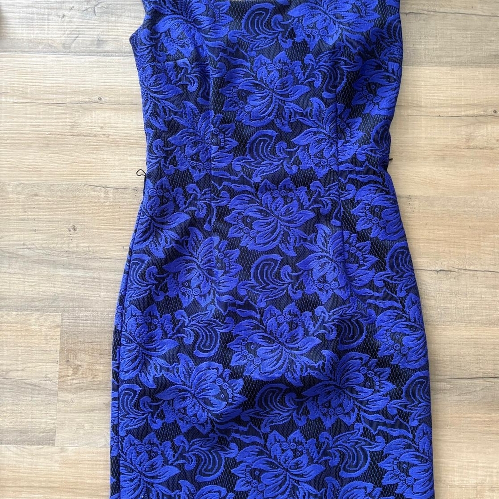Sleeveless Blue Floral Sheath Dress